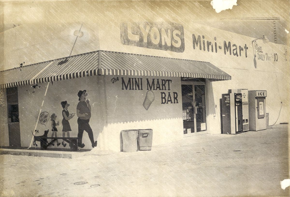 LYONS MINI-MART